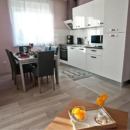 Apartman Lovely In *