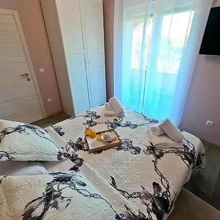 Apartman Lovely In *